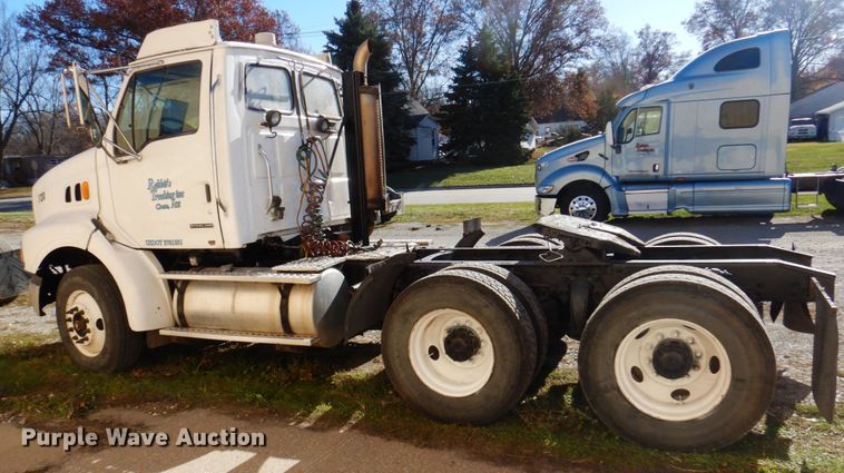 image for item DK8689 2004 Sterling AT9500  semi truck