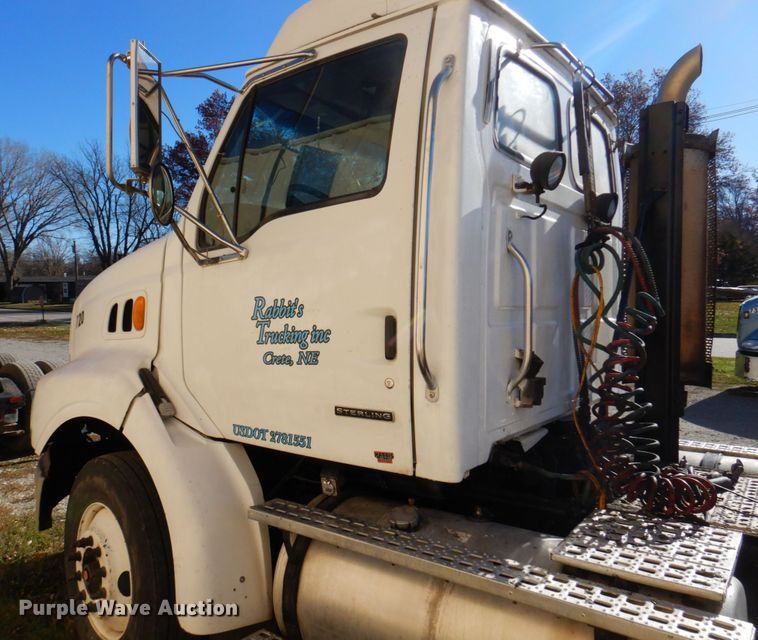 image for item DK8689 2004 Sterling AT9500  semi truck