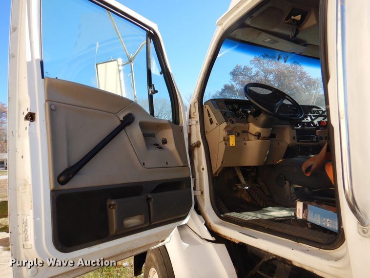 image for item DK8689 2004 Sterling AT9500  semi truck