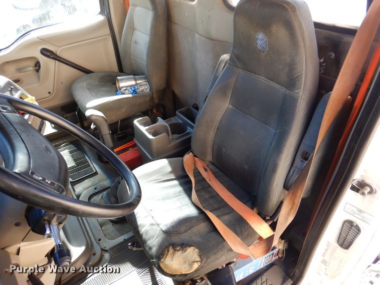 image for item DK8689 2004 Sterling AT9500  semi truck