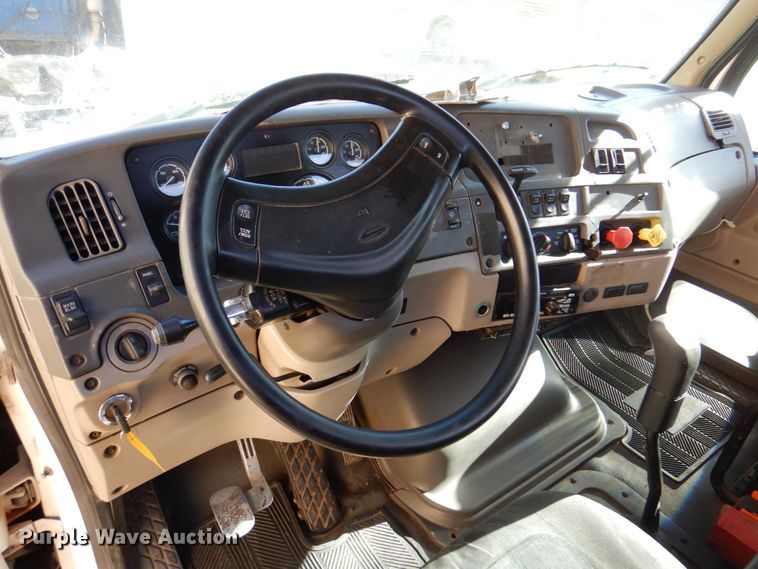 image for item DK8689 2004 Sterling AT9500  semi truck