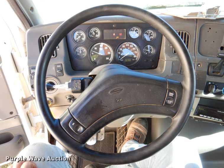 image for item DK8689 2004 Sterling AT9500  semi truck