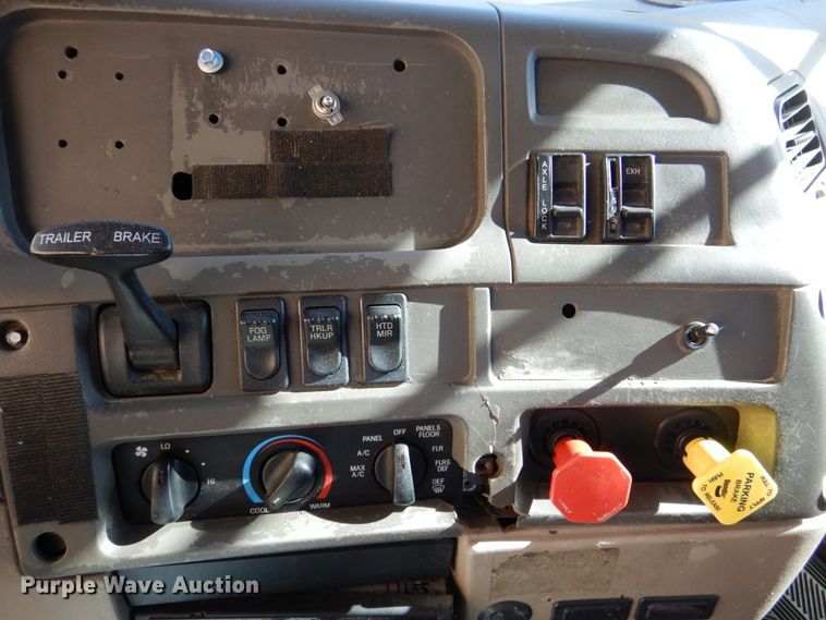 image for item DK8689 2004 Sterling AT9500  semi truck