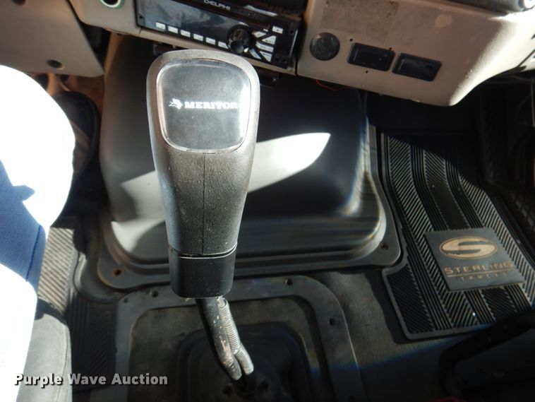 image for item DK8689 2004 Sterling AT9500  semi truck