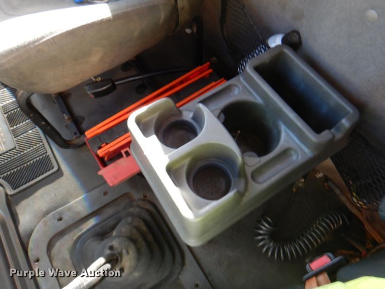 image for item DK8689 2004 Sterling AT9500  semi truck