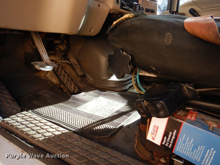 image for item DK8689 2004 Sterling AT9500  semi truck