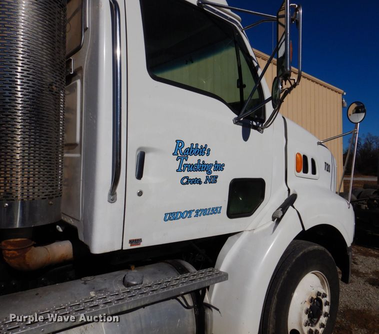 image for item DK8689 2004 Sterling AT9500  semi truck