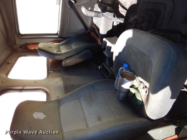 image for item DK8689 2004 Sterling AT9500  semi truck