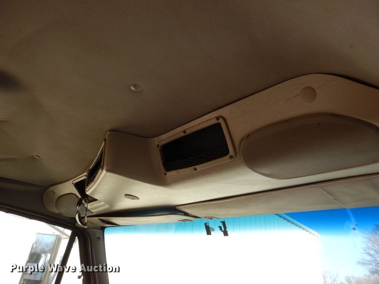 image for item DK8689 2004 Sterling AT9500  semi truck