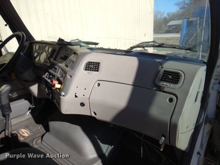 image for item DK8689 2004 Sterling AT9500  semi truck