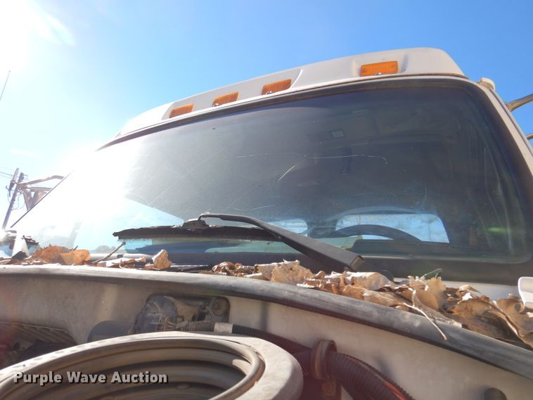 image for item DK8689 2004 Sterling AT9500  semi truck