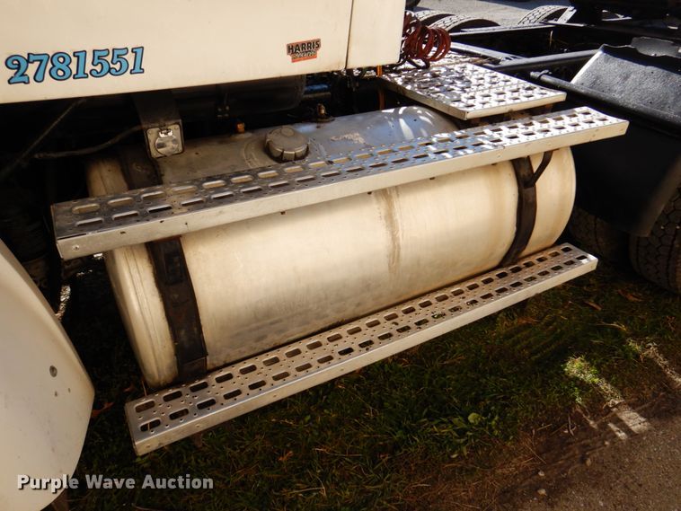 image for item DK8689 2004 Sterling AT9500  semi truck