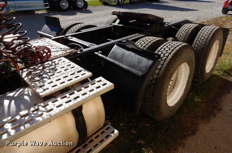 image for item DK8689 2004 Sterling AT9500  semi truck