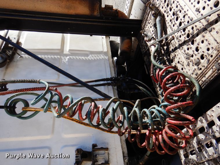 image for item DK8689 2004 Sterling AT9500  semi truck