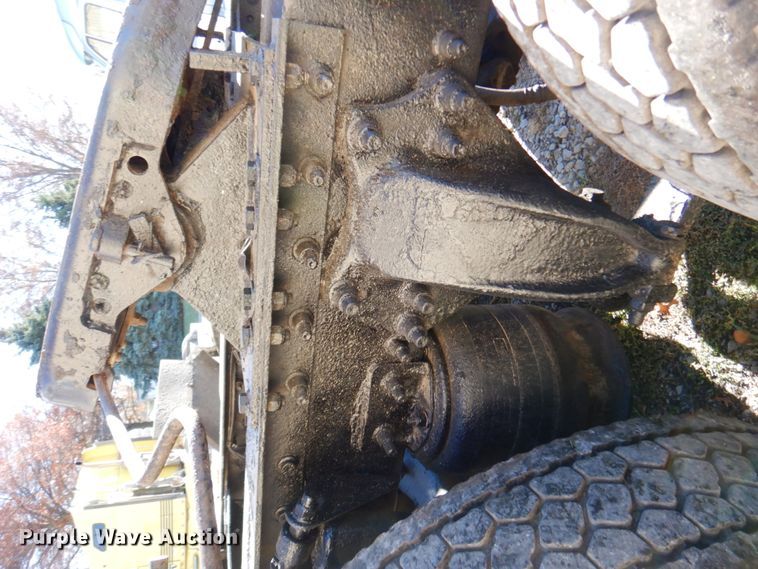 image for item DK8689 2004 Sterling AT9500  semi truck