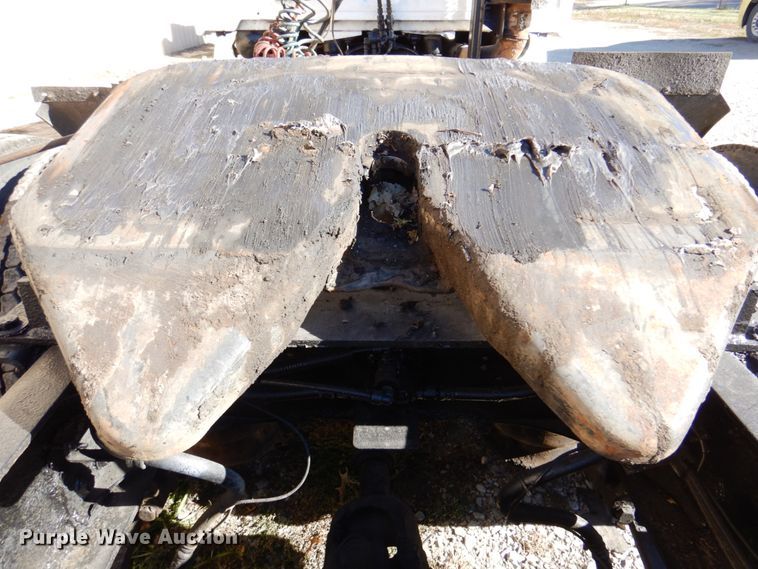 image for item DK8689 2004 Sterling AT9500  semi truck