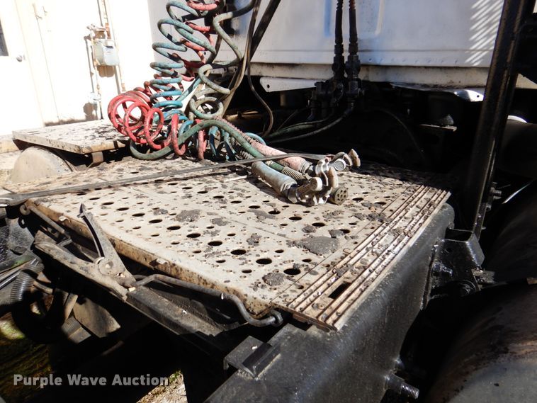 image for item DK8689 2004 Sterling AT9500  semi truck