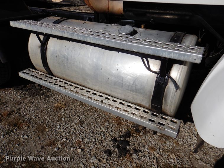 image for item DK8689 2004 Sterling AT9500  semi truck