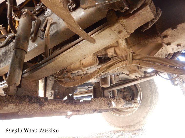 image for item DK8689 2004 Sterling AT9500  semi truck