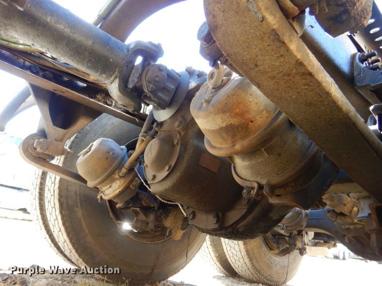 image for item DK8689 2004 Sterling AT9500  semi truck