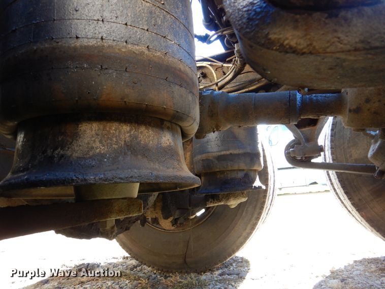 image for item DK8689 2004 Sterling AT9500  semi truck