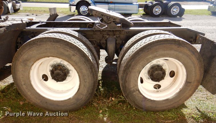 image for item DK8689 2004 Sterling AT9500  semi truck