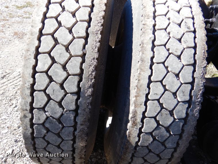 image for item DK8689 2004 Sterling AT9500  semi truck