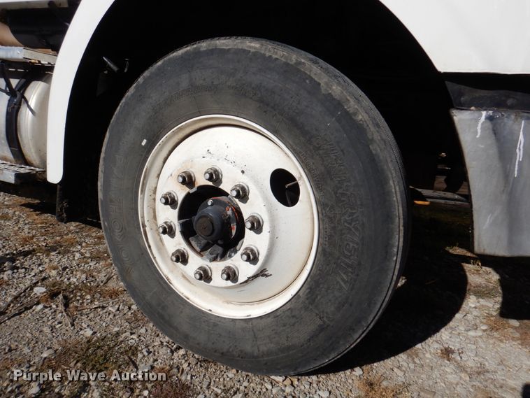 image for item DK8689 2004 Sterling AT9500  semi truck