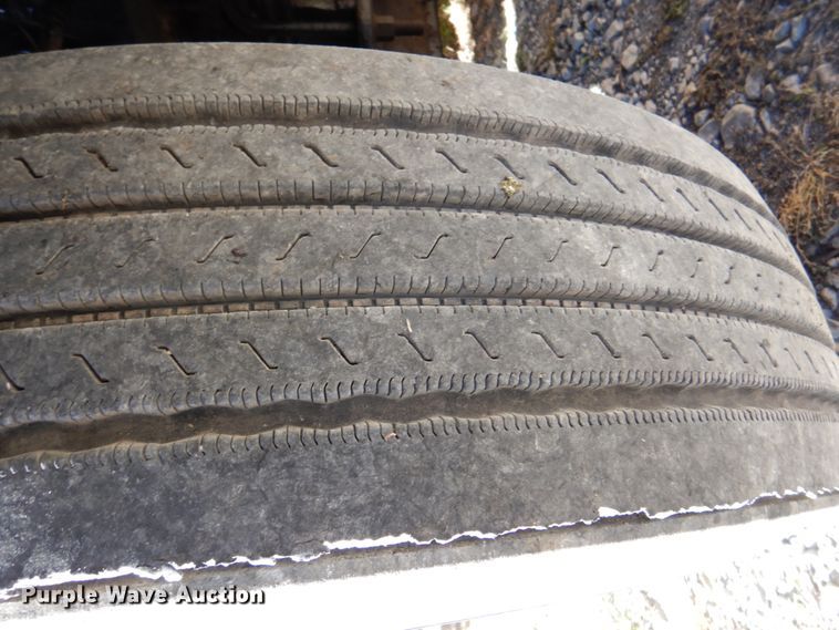 image for item DK8689 2004 Sterling AT9500  semi truck