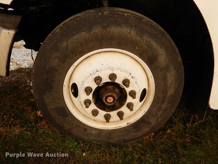 image for item DK8689 2004 Sterling AT9500  semi truck