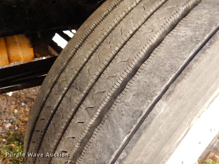 image for item DK8689 2004 Sterling AT9500  semi truck