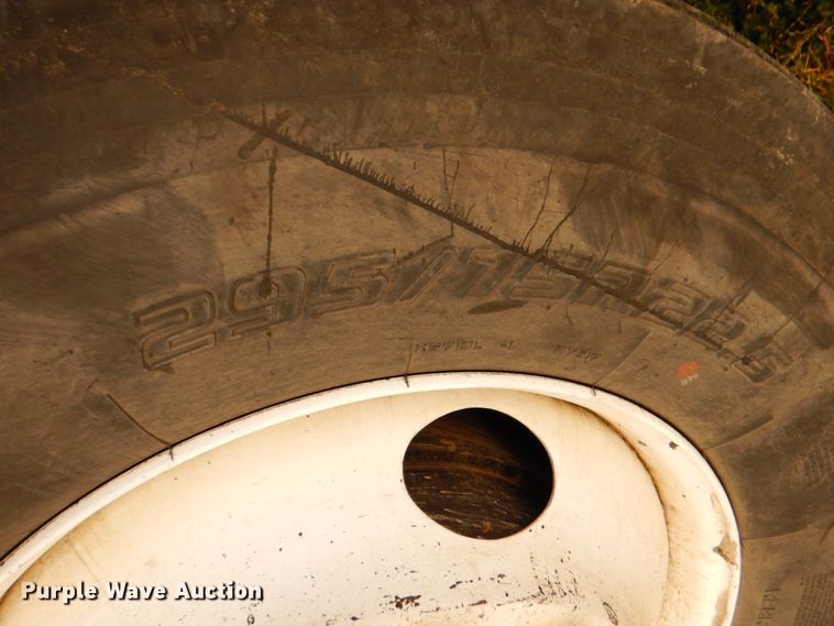 image for item DK8689 2004 Sterling AT9500  semi truck