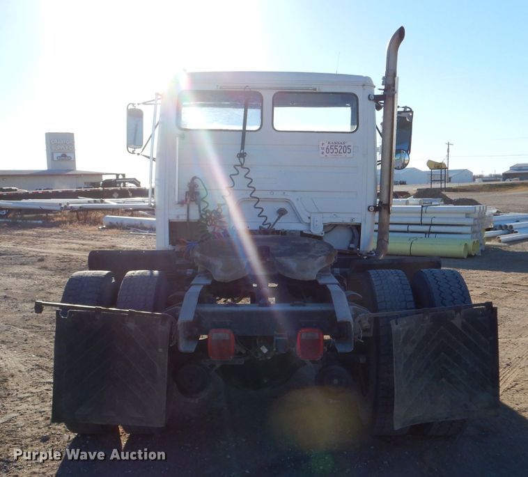 image for item DL3522 1996 Freightliner FL70  semi truck