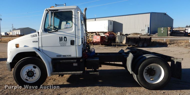 image for item DL3522 1996 Freightliner FL70  semi truck