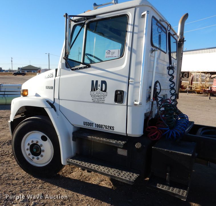 image for item DL3522 1996 Freightliner FL70  semi truck