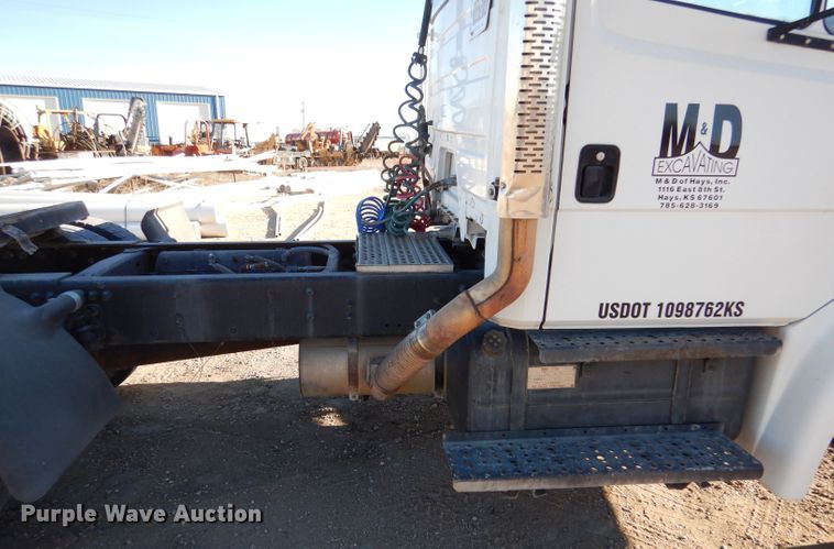 image for item DL3522 1996 Freightliner FL70  semi truck