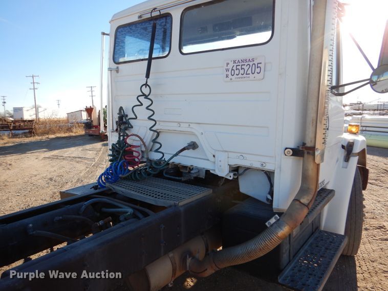 image for item DL3522 1996 Freightliner FL70  semi truck