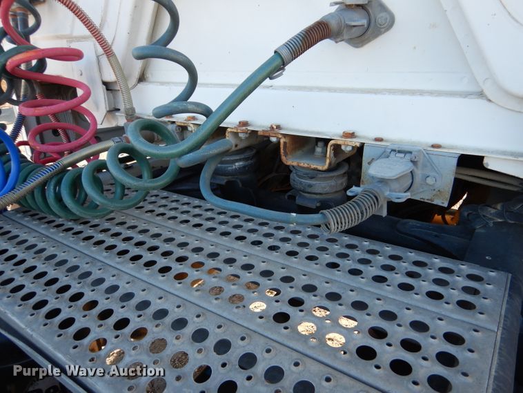 image for item DL3522 1996 Freightliner FL70  semi truck