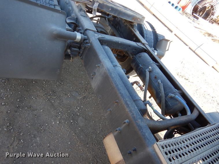 image for item DL3522 1996 Freightliner FL70  semi truck