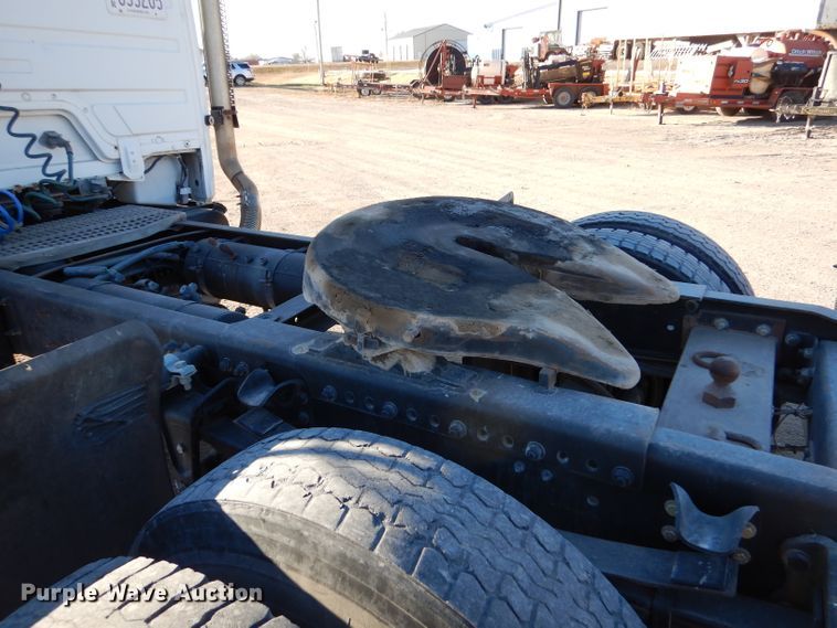 image for item DL3522 1996 Freightliner FL70  semi truck