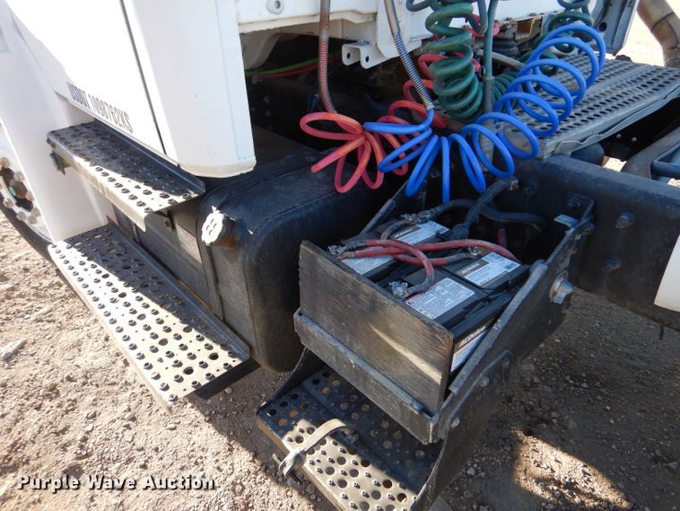 image for item DL3522 1996 Freightliner FL70  semi truck