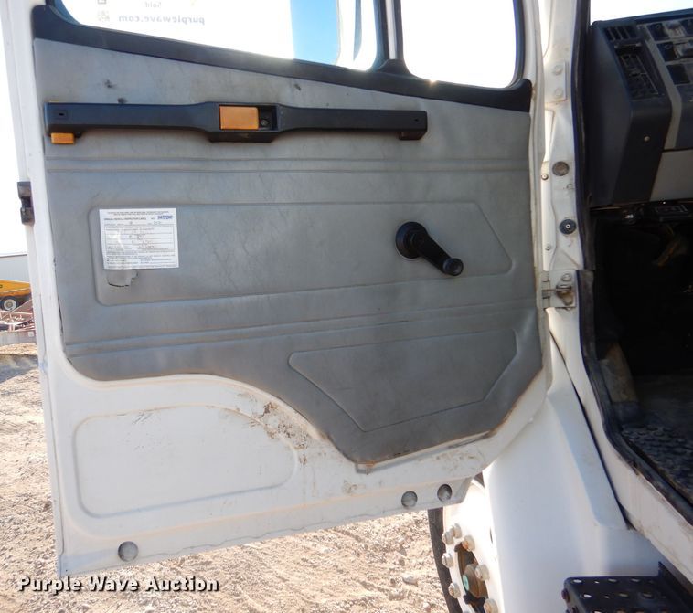 image for item DL3522 1996 Freightliner FL70  semi truck