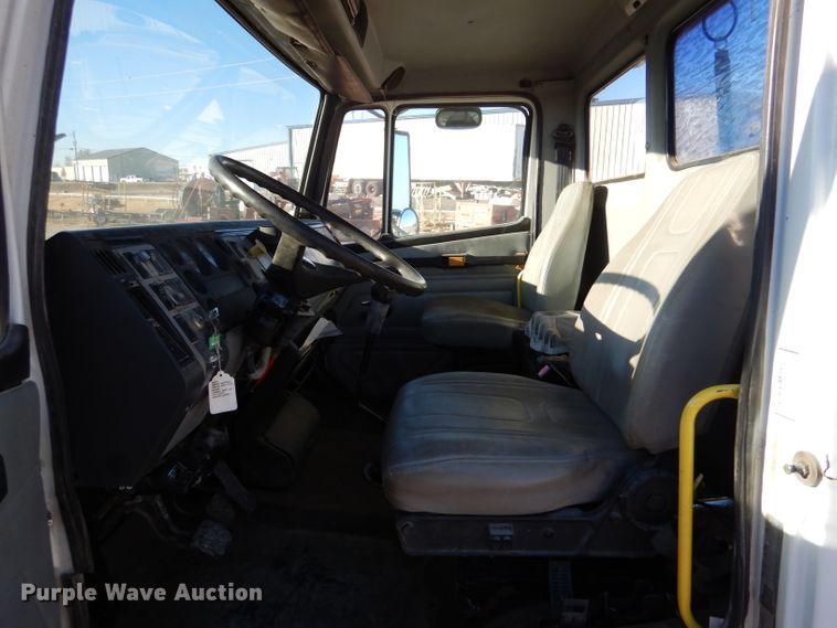 image for item DL3522 1996 Freightliner FL70  semi truck