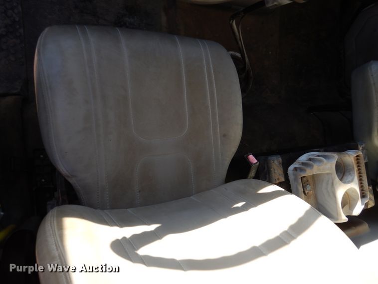 image for item DL3522 1996 Freightliner FL70  semi truck