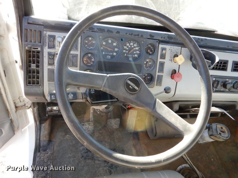 image for item DL3522 1996 Freightliner FL70  semi truck