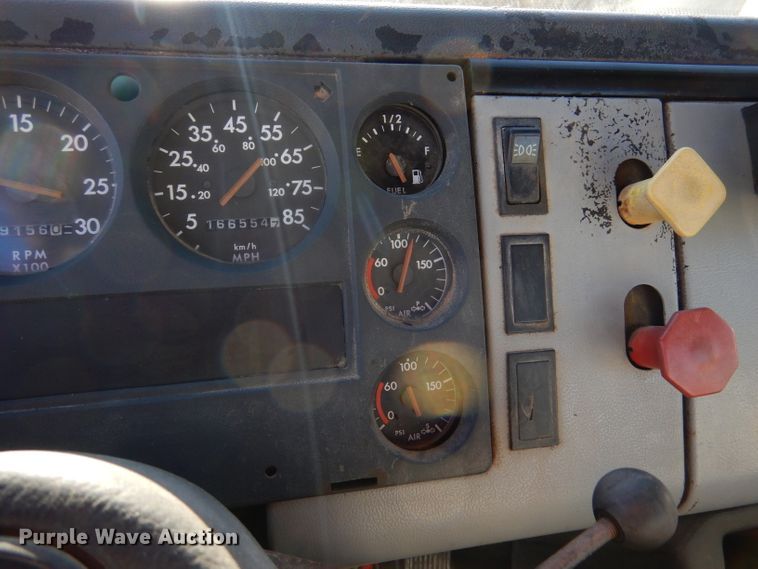 image for item DL3522 1996 Freightliner FL70  semi truck