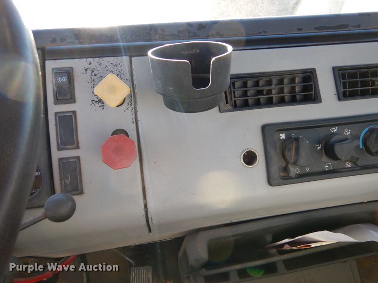 image for item DL3522 1996 Freightliner FL70  semi truck