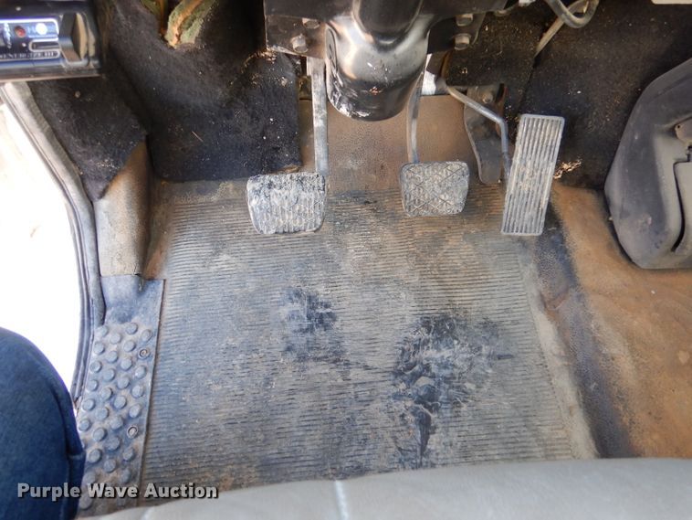 image for item DL3522 1996 Freightliner FL70  semi truck