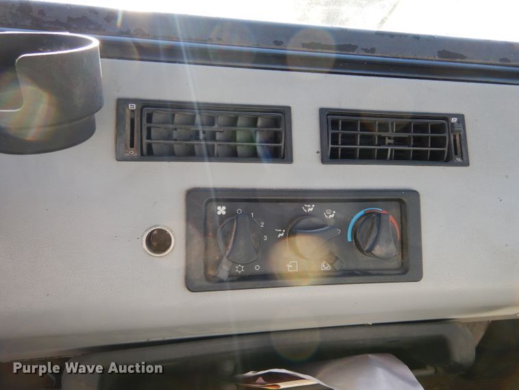 image for item DL3522 1996 Freightliner FL70  semi truck