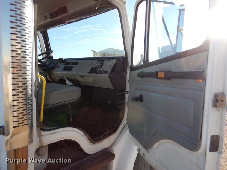 image for item DL3522 1996 Freightliner FL70  semi truck